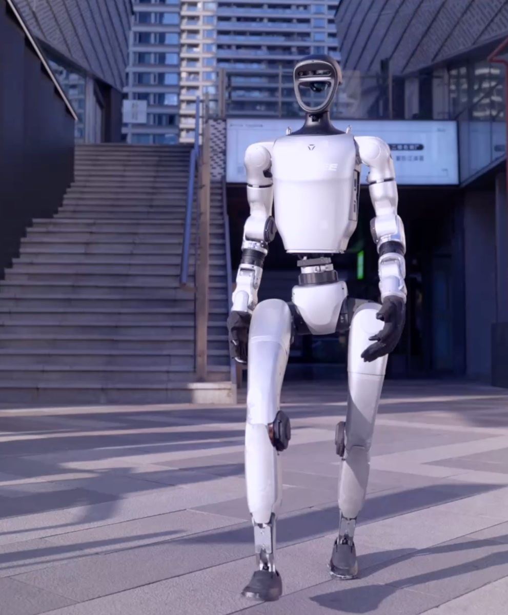 Unitree G1 humanoider Roboter im Außeneinsatz